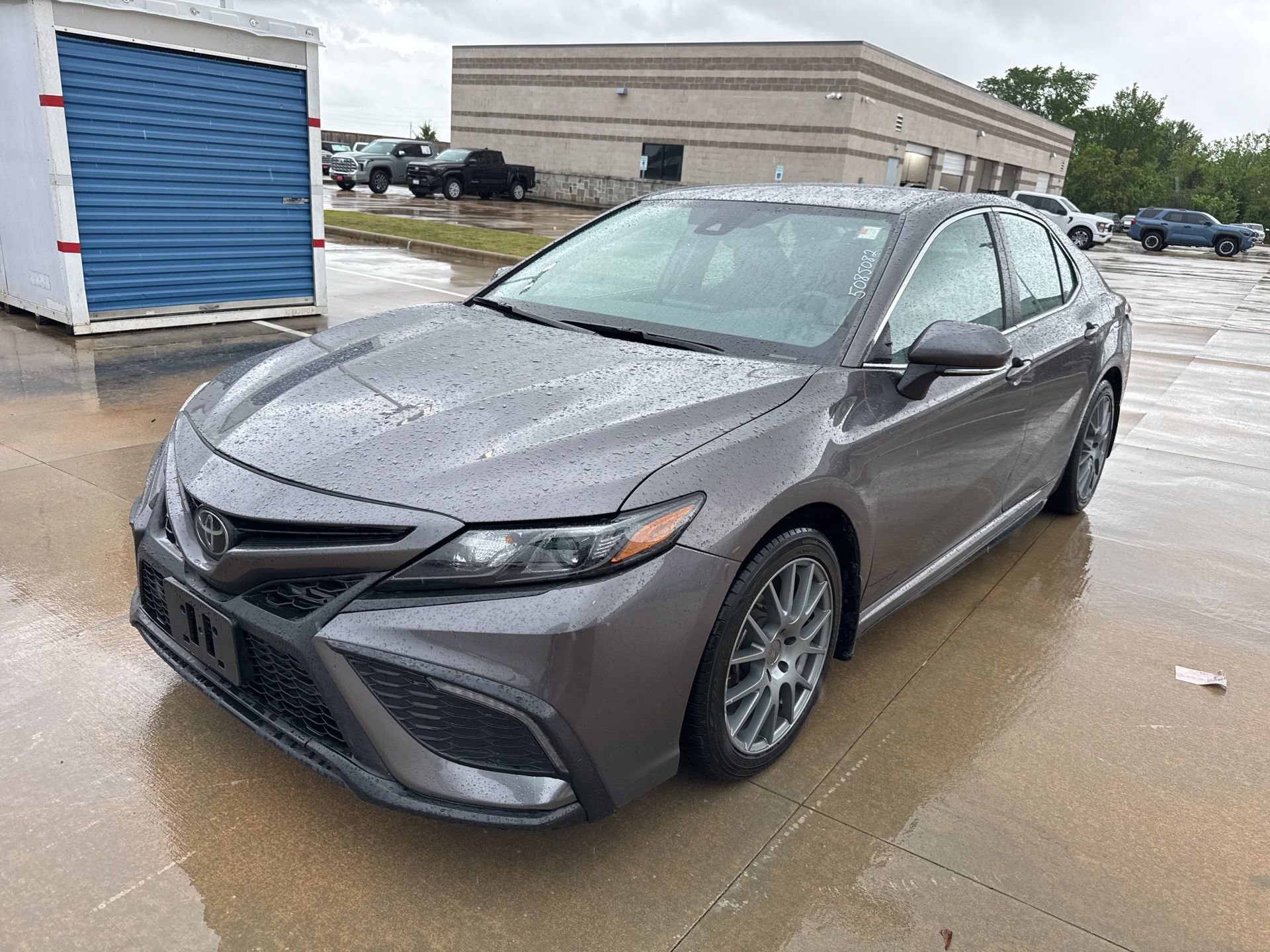 Used 2023 Toyota Camry SE FWD image 3