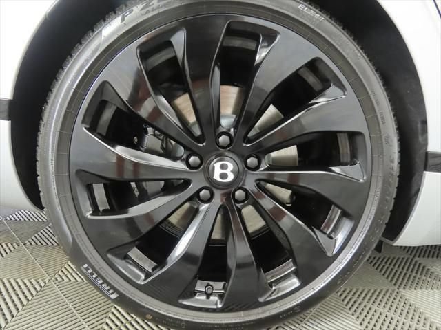 Used 2025 Bentley Flying Spur Plug-In Hybrid AWD/4WD image 32