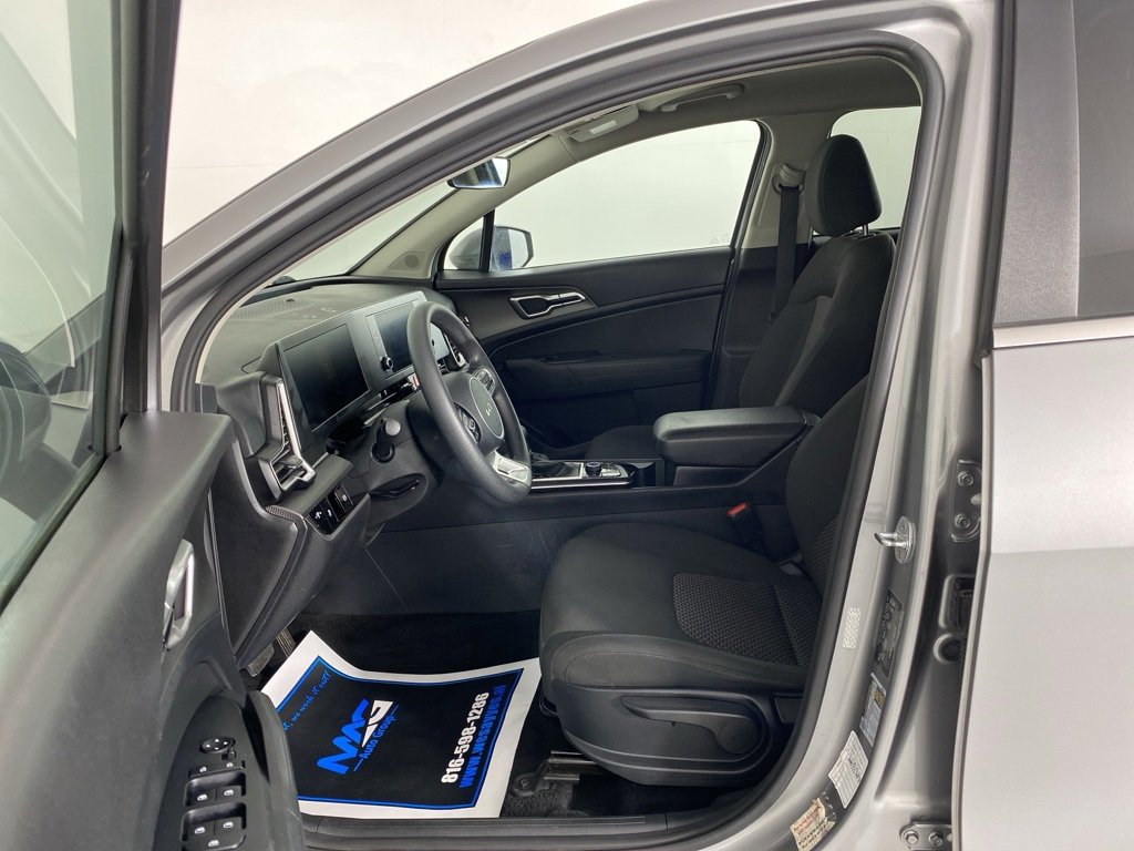 Used 2023 Kia Sportage LX image 12