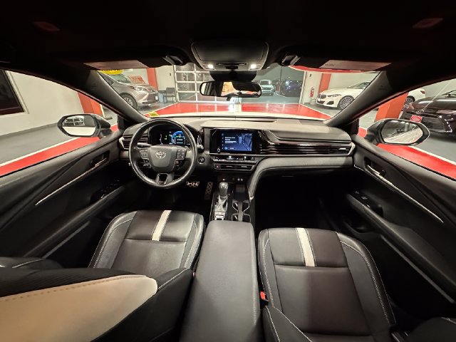 Used 2025 Toyota Camry SE FWD image 25
