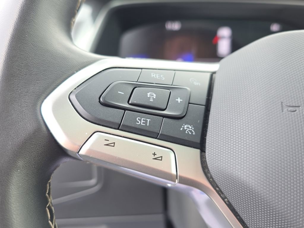 Used 2024 Volkswagen Tiguan SE image 33