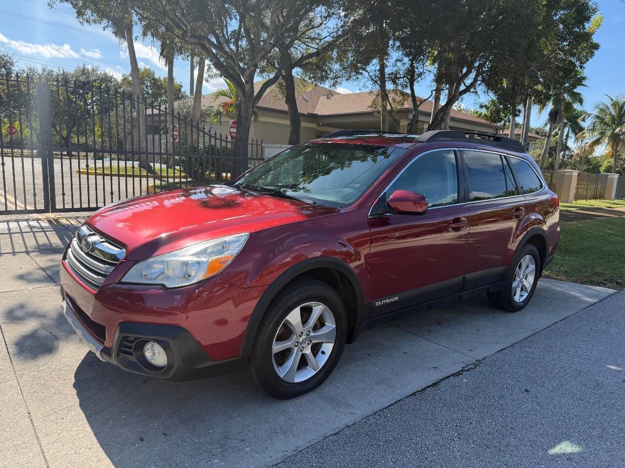 Used 2013 Subaru Outback 2.5i Limited image 2