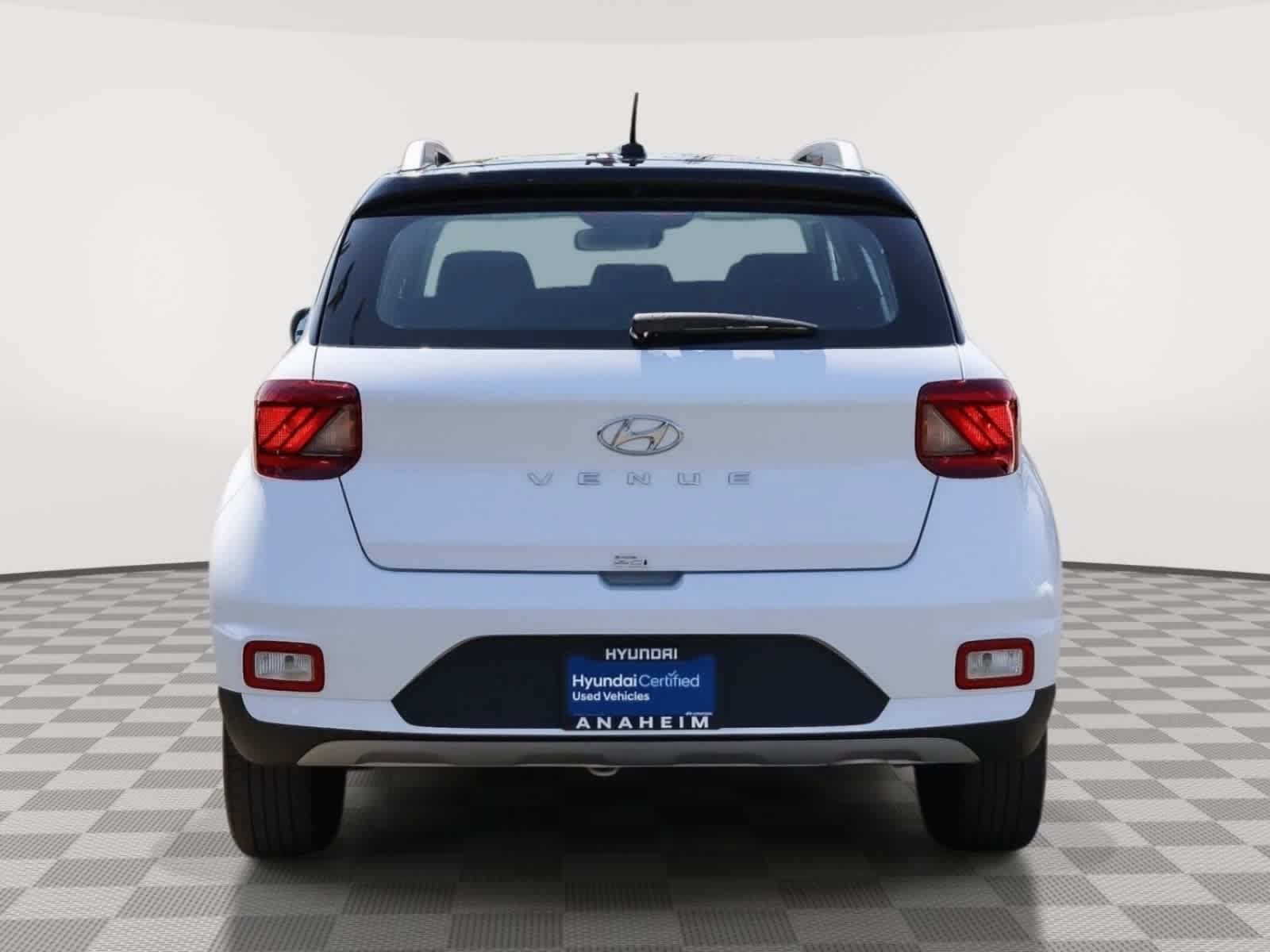 Used 2026 Hyundai Venue SEL FWD image 8