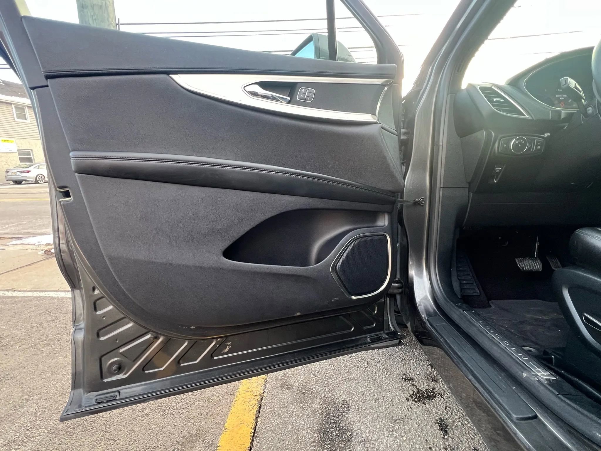 Used 2019 Lincoln Nautilus Premier AWD/4WD image 23