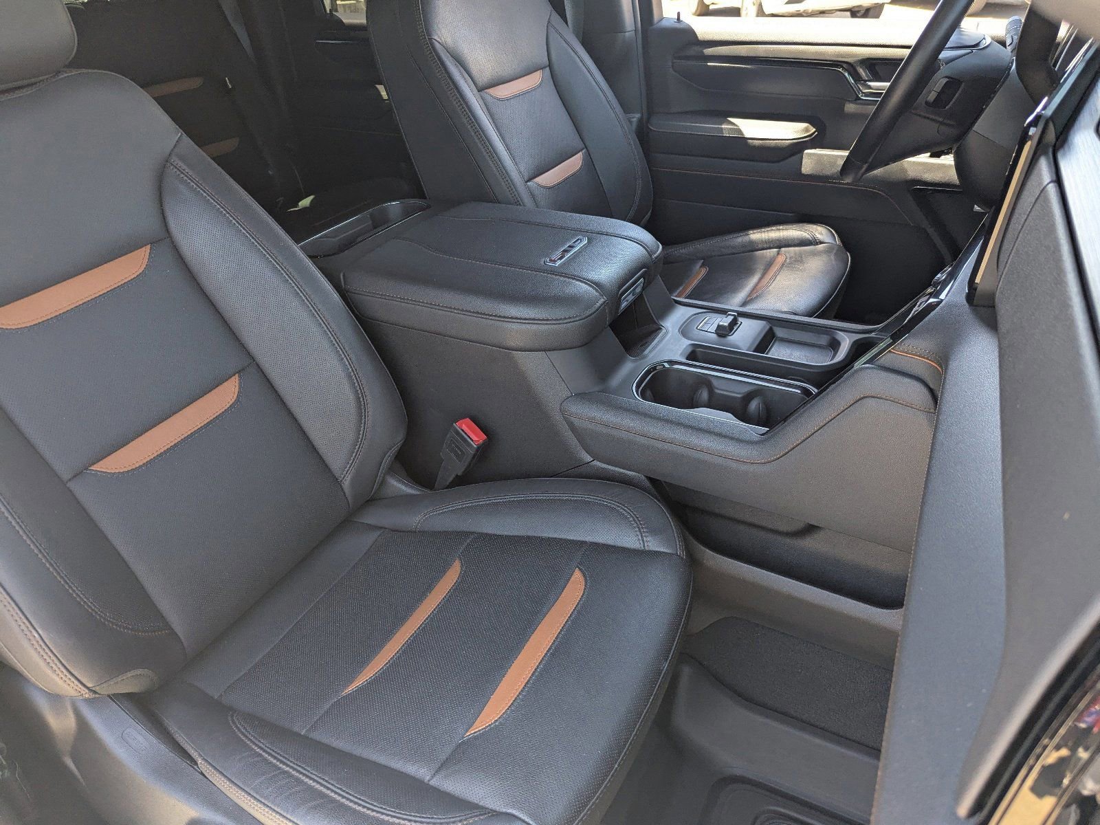 Used 2024 GMC Sierra 2500 AT4 w/ AT4 Premium Plus Package AWD/4WD image 11