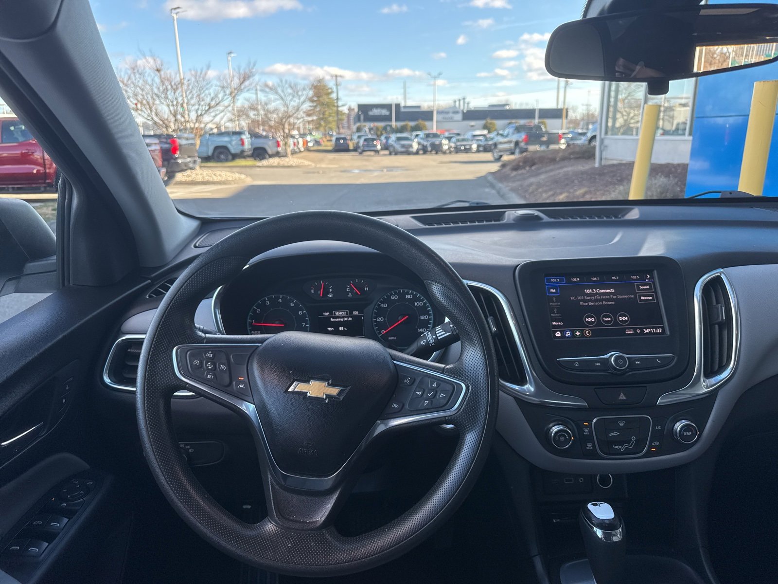 Used 2020 Chevrolet Equinox LS image 2