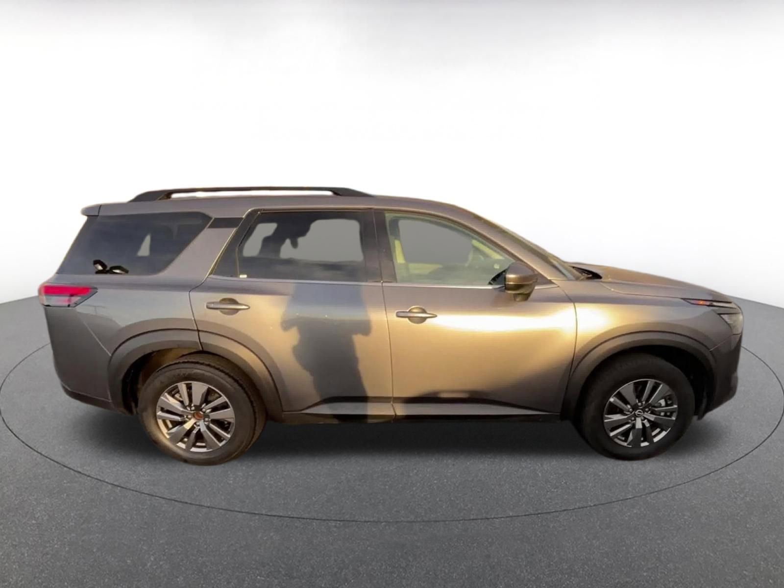 Used 2025 Nissan Pathfinder SV FWD image 16