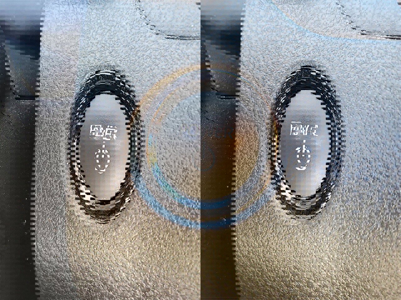 Used 2025 Toyota Camry LE image 31