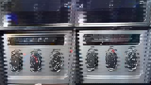 Used 2015 Volkswagen Golf S image 19