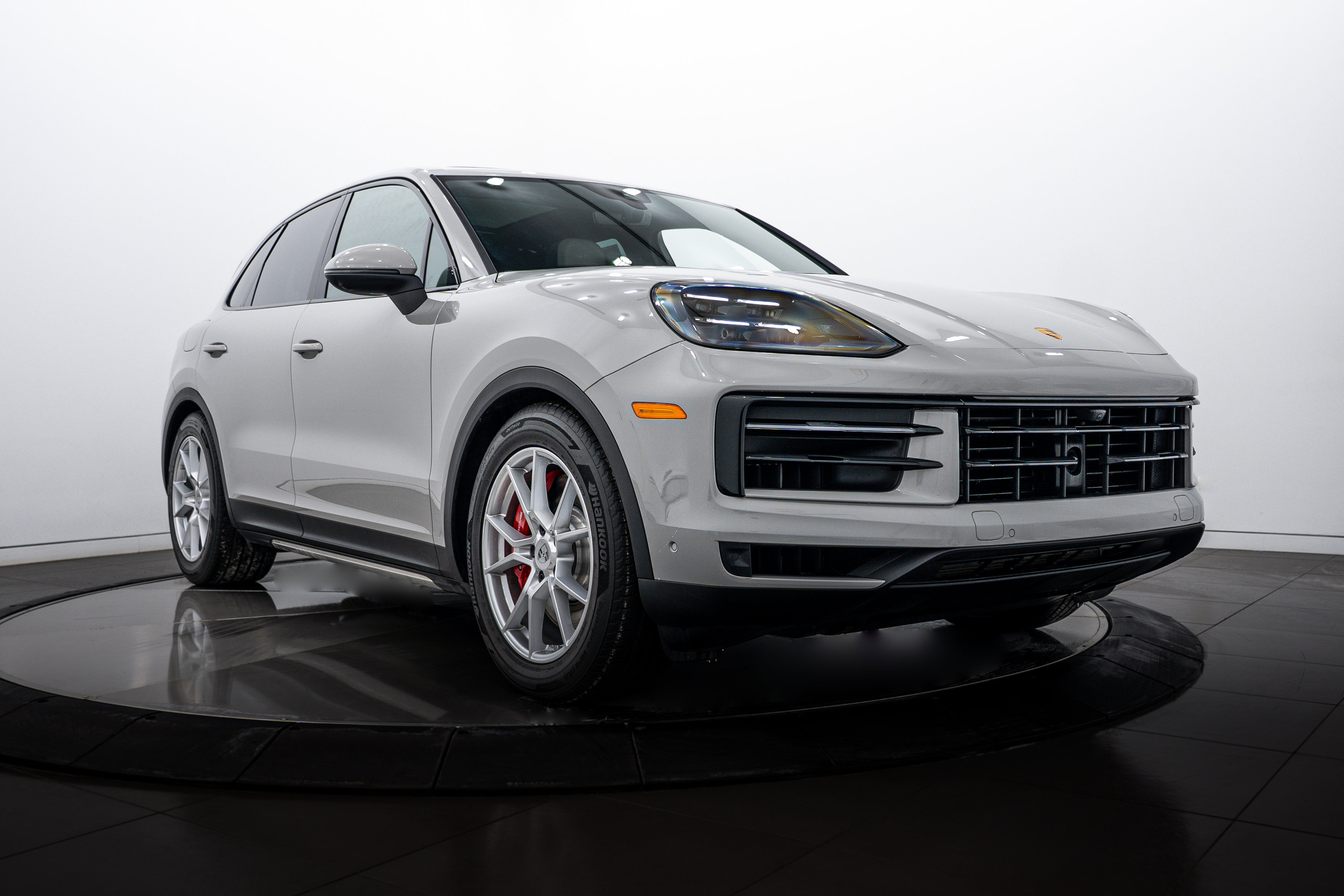 Certified 2025 Porsche Cayenne S AWD/4WD image 9