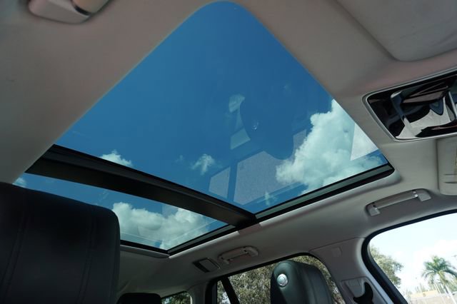 Used 2015 Land Rover Range Rover HSE image 7