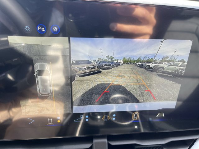 New 2027 Chevrolet Equinox LT w/ Convenience Package II FWD image 17