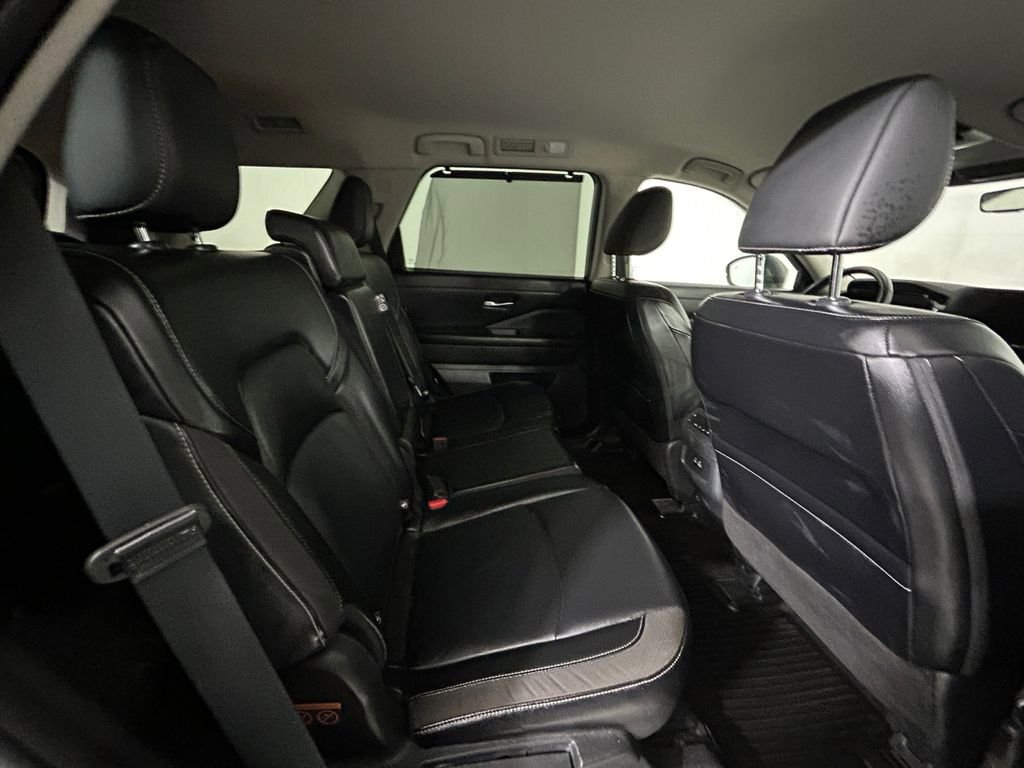 Used 2024 Nissan Pathfinder SL FWD image 17