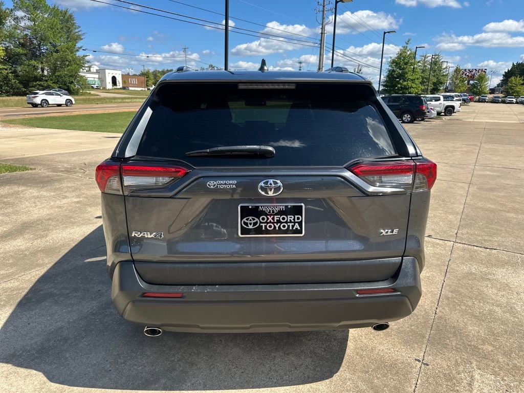 Used 2022 Toyota RAV4 XLE Premium image 32