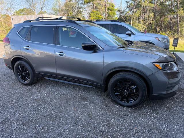 Used 2018 Nissan Rogue SV image 2