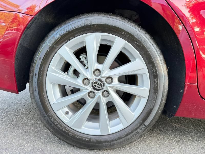Used 2021 Toyota Camry LE AWD/4WD image 32
