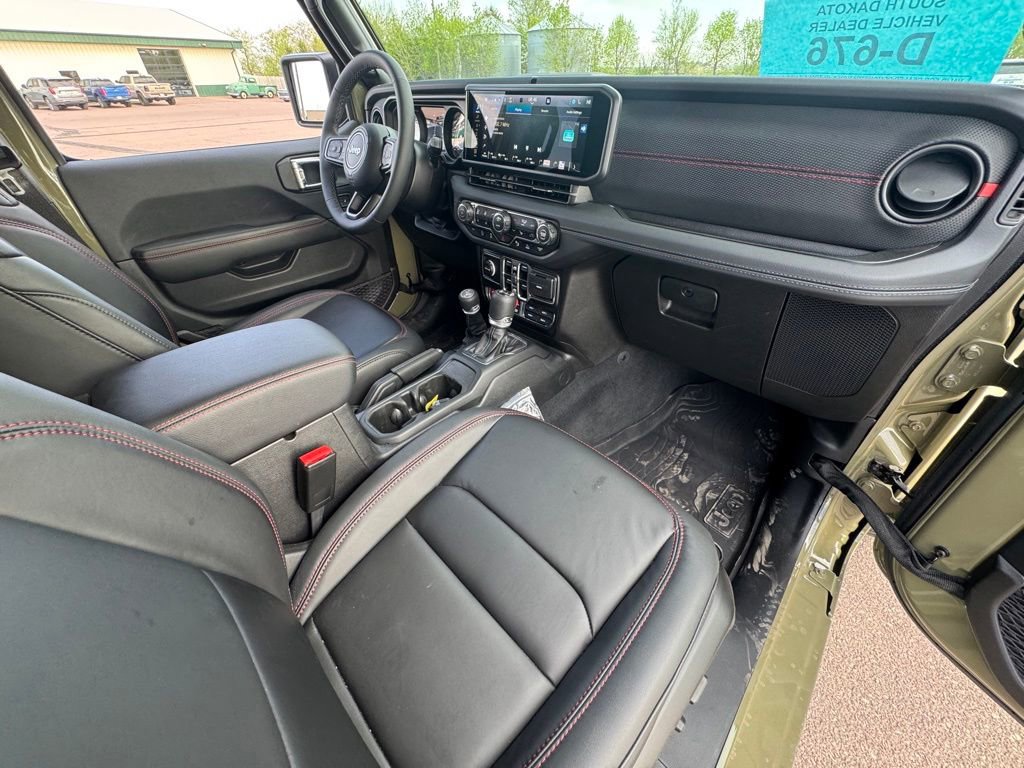 Used 2026 Jeep Wrangler Unlimited Rubicon AWD/4WD image 19