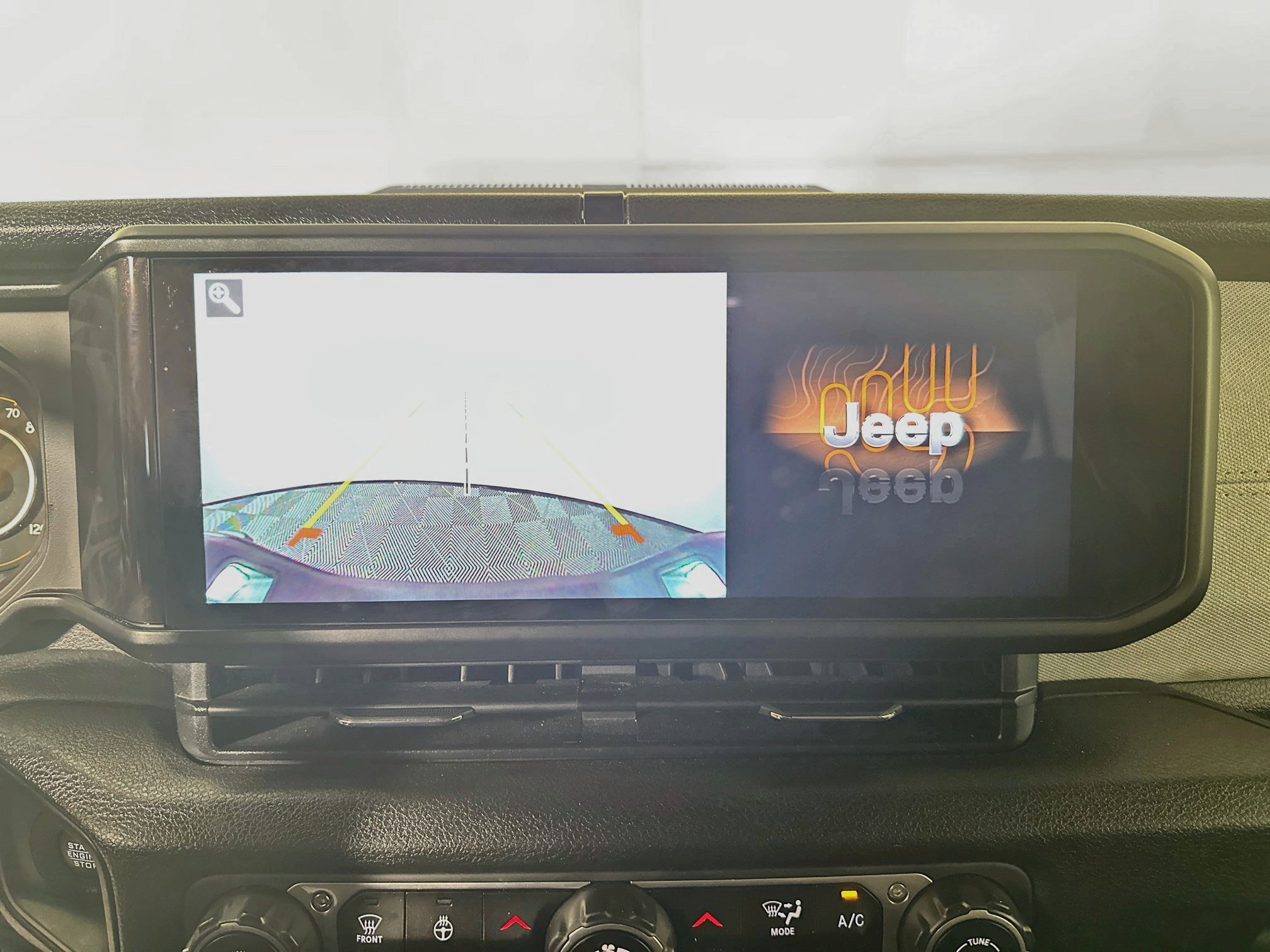 Used 2024 Jeep Gladiator Sport AWD/4WD image 25