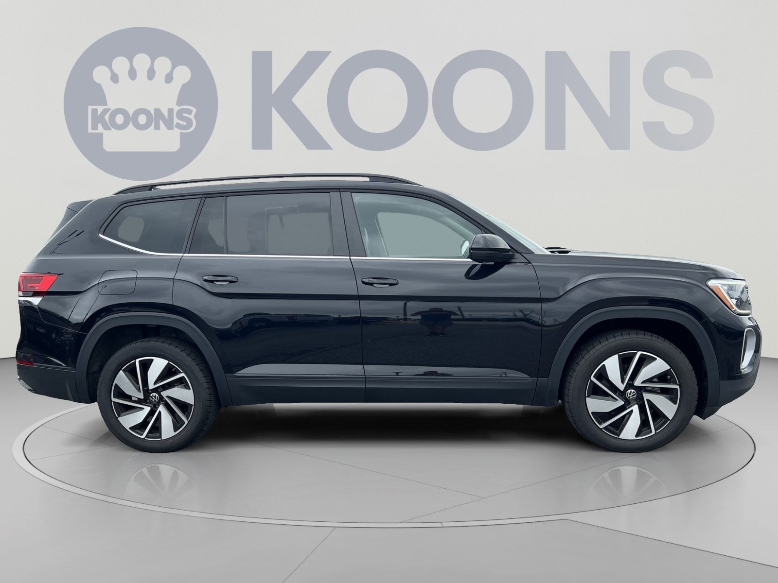 Used 2024 Volkswagen Atlas SE AWD/4WD image 8