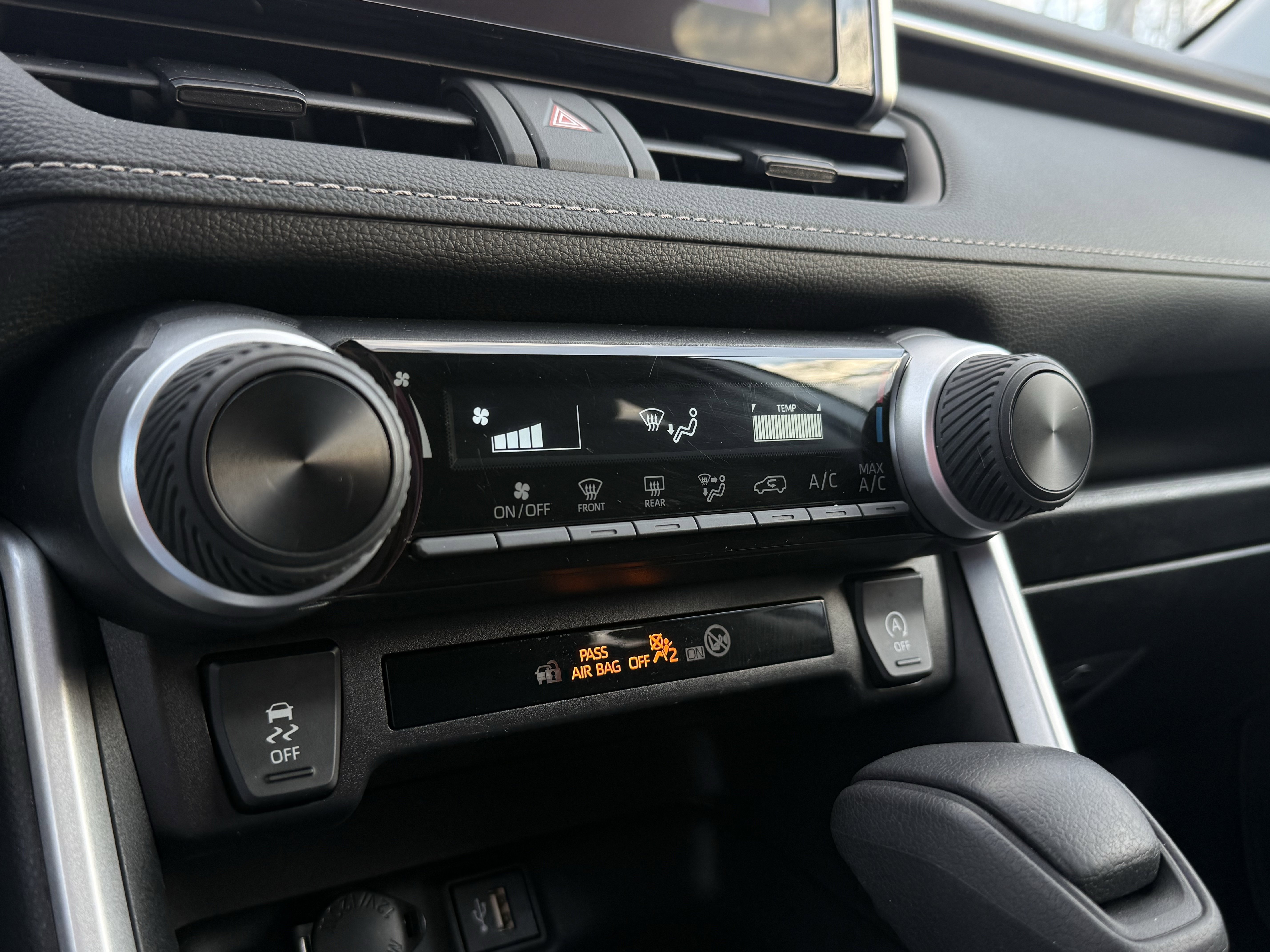 Used 2024 Toyota RAV4 LE image 17