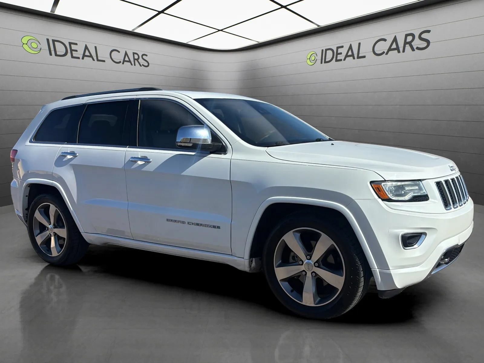 Used 2016 Jeep Grand Cherokee Overland w/ Advanced Technology Group AWD/4WD image 3