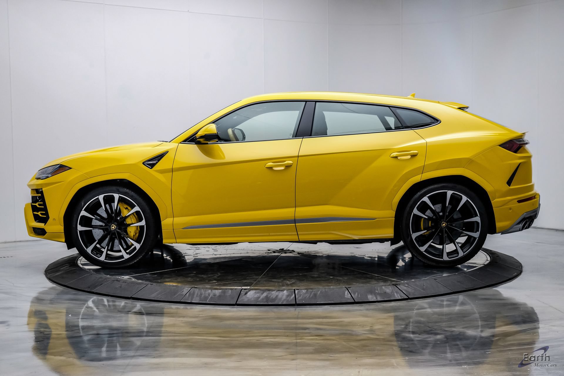 Used 2021 Lamborghini Urus AWD/4WD image 7