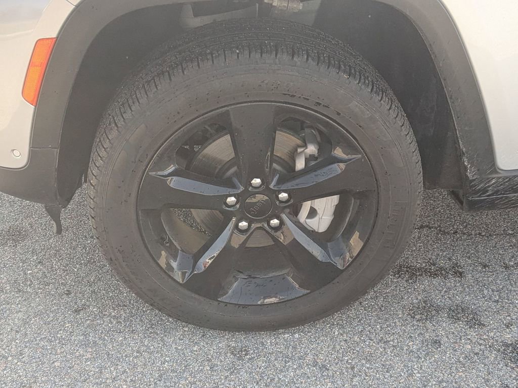 Used 2025 Jeep Grand Cherokee Limited w/ Luxury Tech Group II image 9