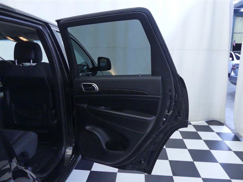 Used 2013 Jeep Grand Cherokee Laredo AWD/4WD image 22