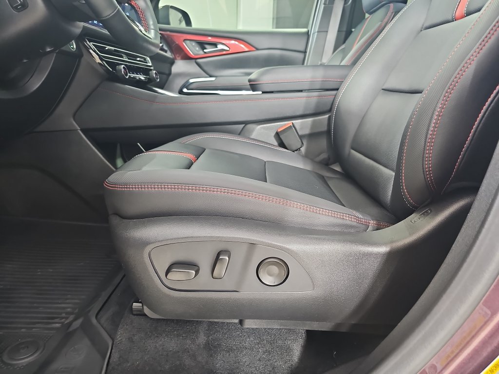 Certified 2024 Chevrolet Traverse RS w/ LPO, Floor Liner Package AWD/4WD image 37