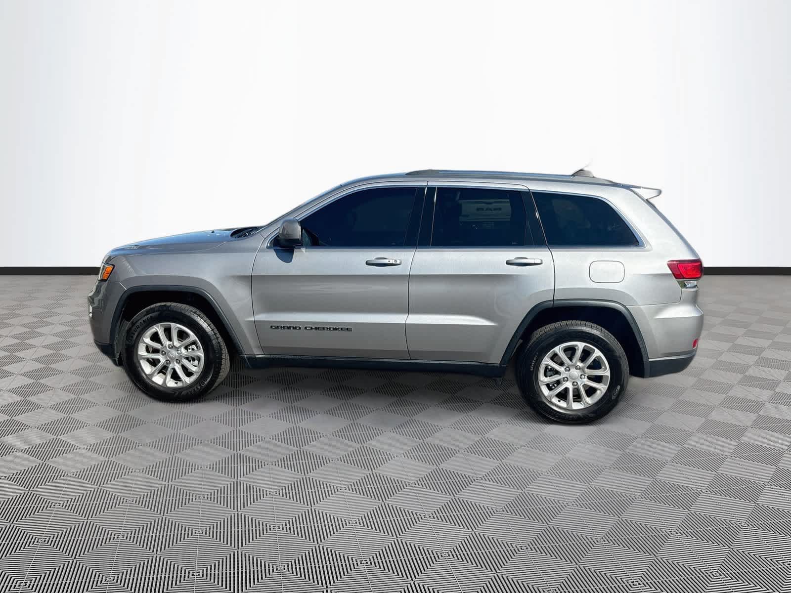 Used 2021 Jeep Grand Cherokee Laredo X AWD/4WD image 8