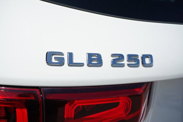 Used 2022 Mercedes-Benz GLB 250 4MATIC image 13