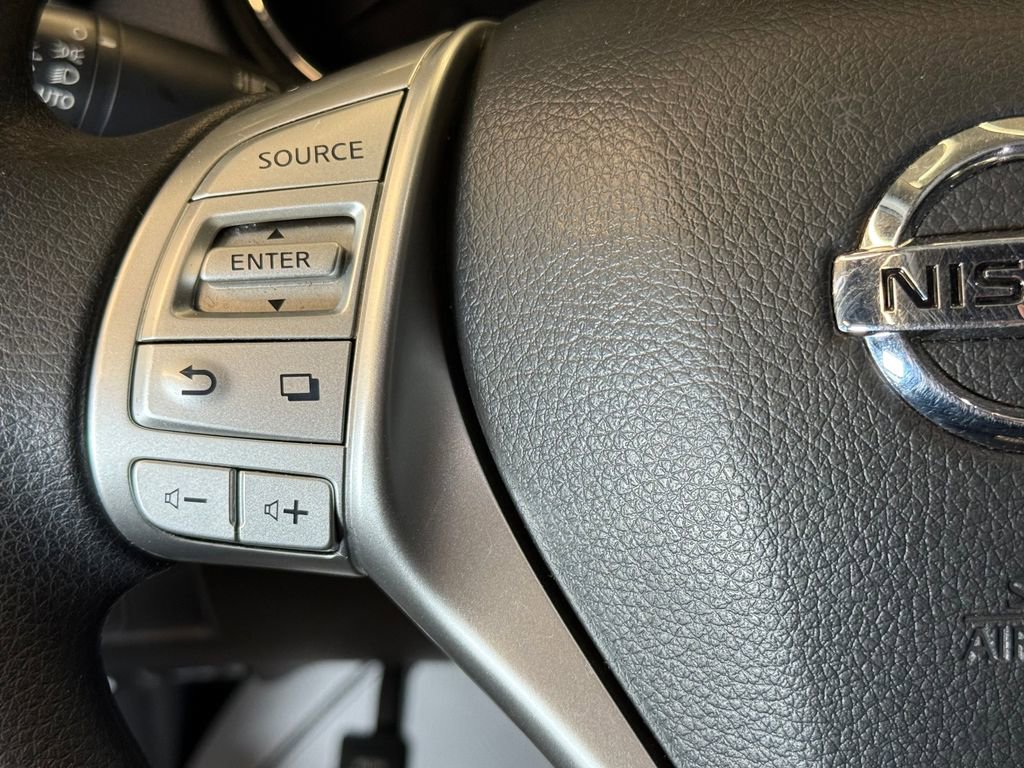 Used 2016 Nissan Rogue SV w/ SV Premium Package image 11