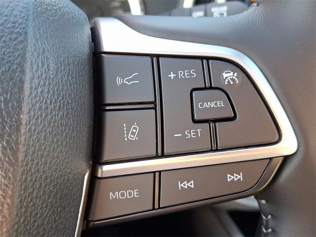 New 2025 Toyota Highlander XLE image 14