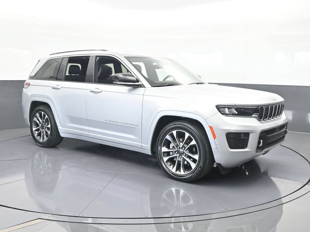 Used 2024 Jeep Grand Cherokee Overland w/ Luxury Tech Group IV AWD/4WD image 8