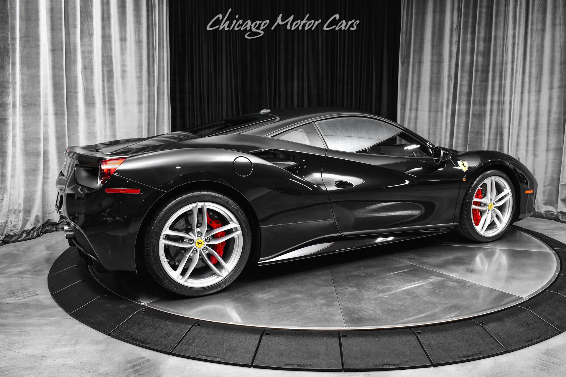 Used 2018 Ferrari 488 GTB RWD image 5
