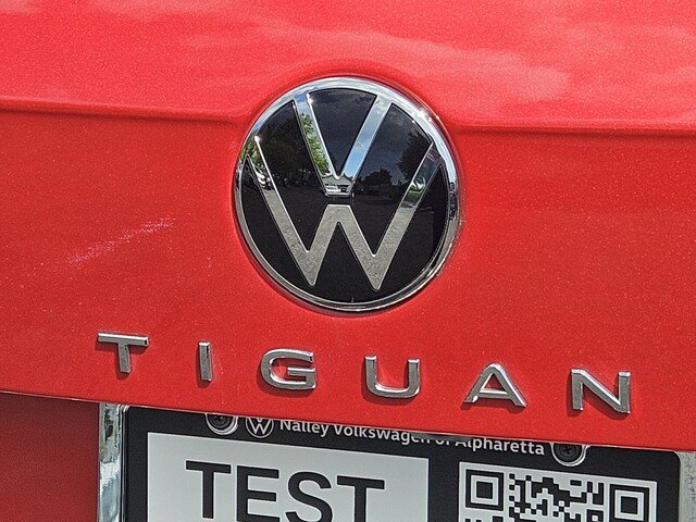 Used 2024 Volkswagen Tiguan SE R-Line FWD image 31
