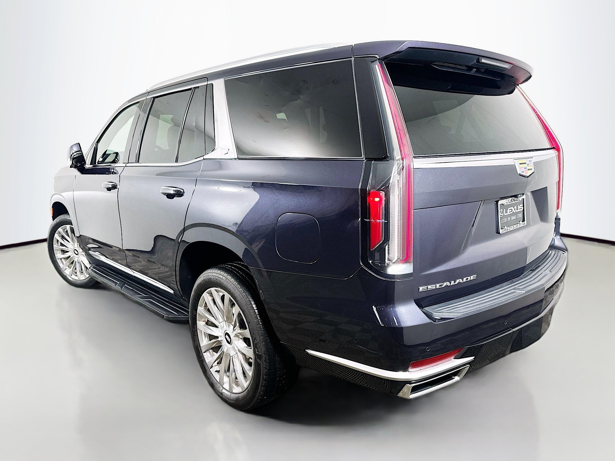 Used 2023 Cadillac Escalade Premium Luxury w/ Performance Package AWD/4WD image 5