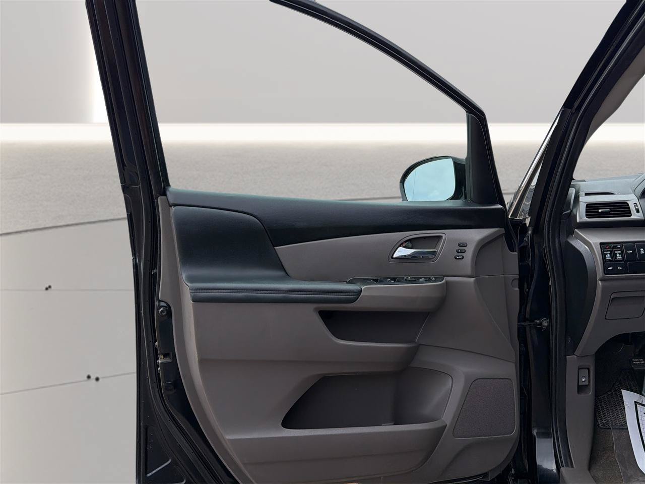 Used 2016 Honda Odyssey Touring Elite image 16