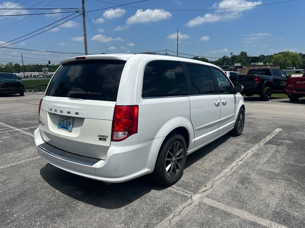 Used 2017 Dodge Grand Caravan SXT FWD image 3