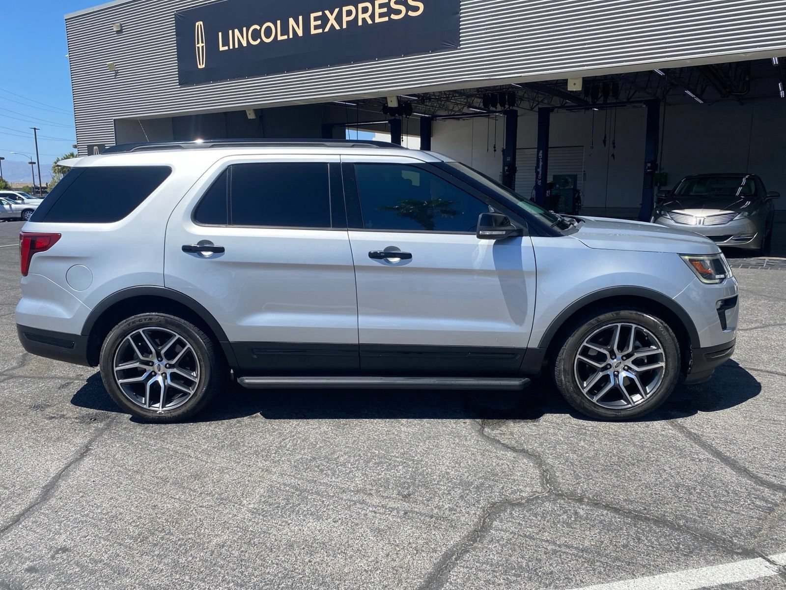 Used 2018 Ford Explorer Sport AWD/4WD image 4