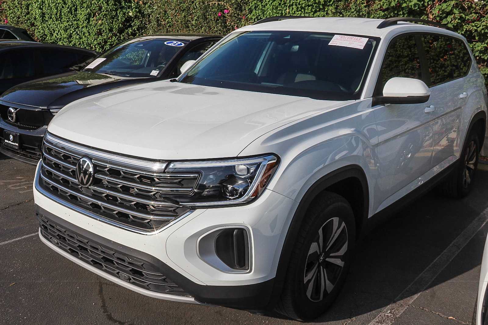 Used 2024 Volkswagen Atlas SE FWD image 1