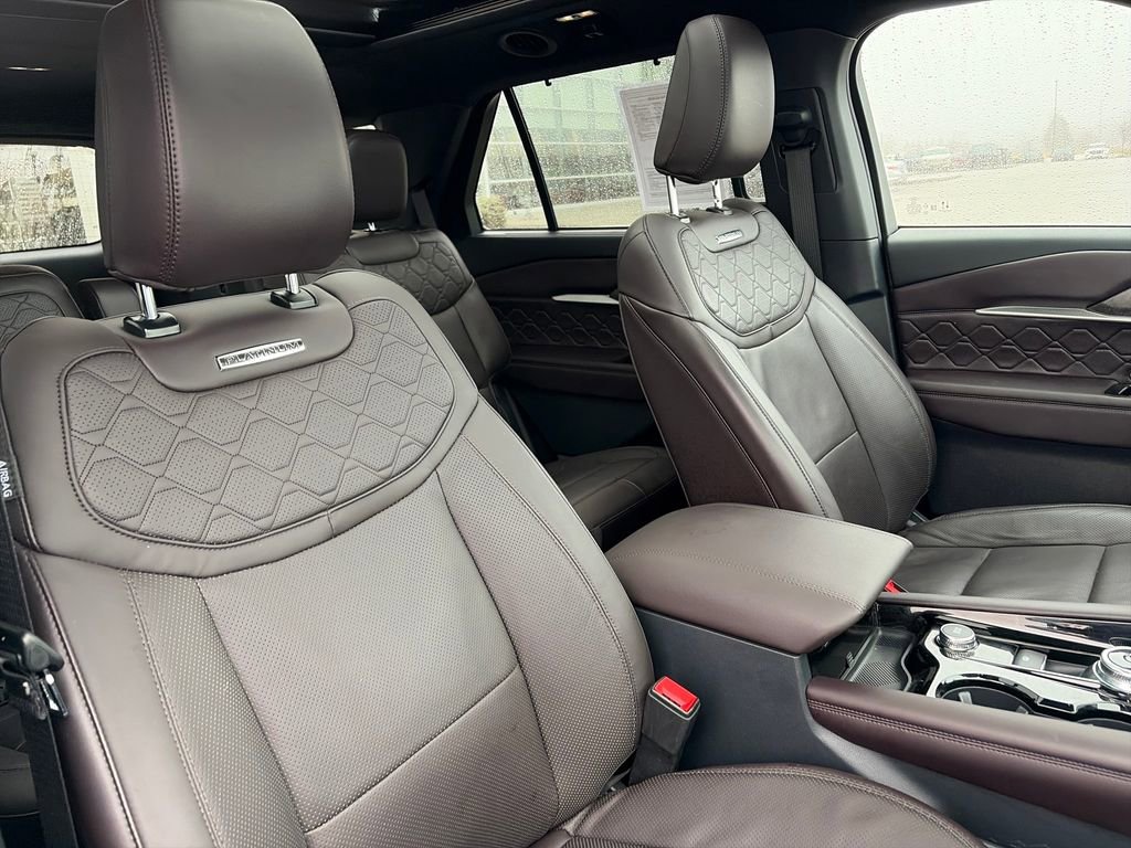 Used 2025 Ford Explorer Platinum w/ LUX Leather Package AWD/4WD image 12