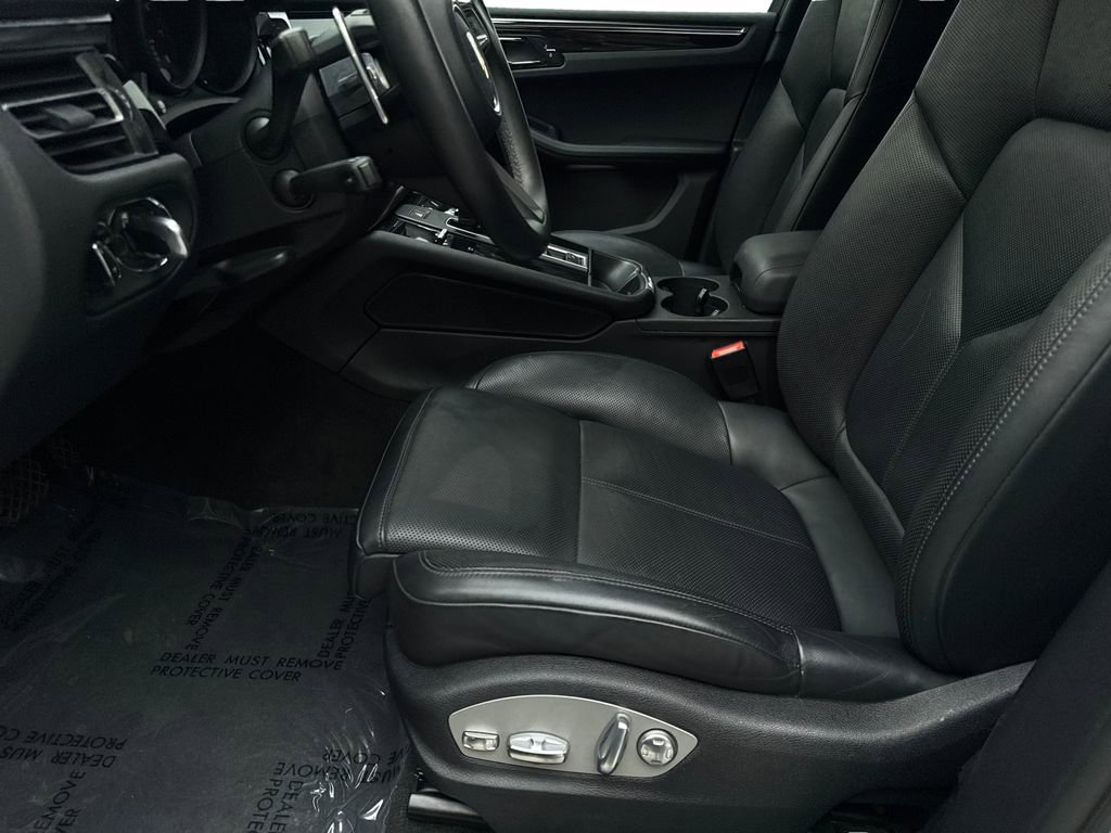 Used 2023 Porsche Macan image 25
