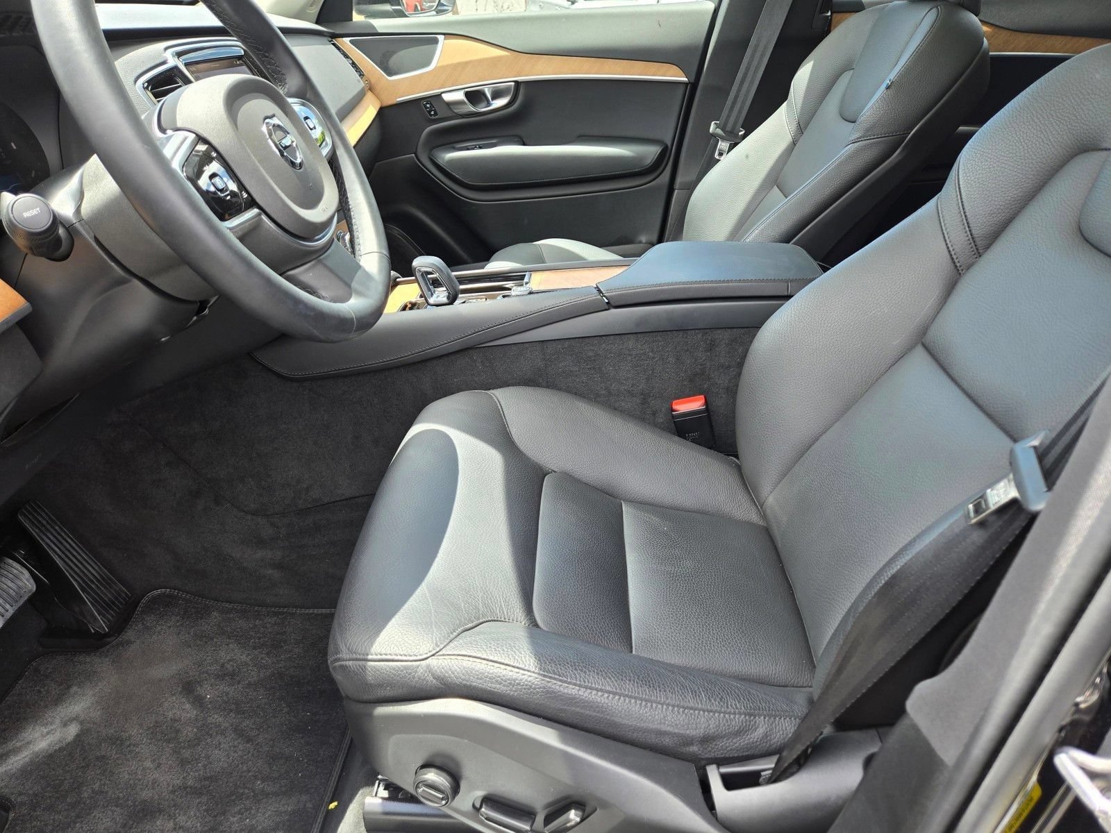 Certified 2025 Volvo XC90 B6 Plus AWD/4WD image 15