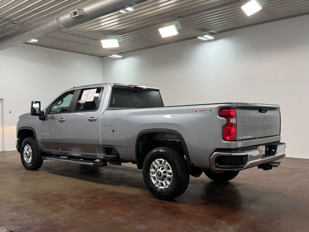 Used 2025 Chevrolet Silverado 2500 LT w/ Convenience Package AWD/4WD image 5