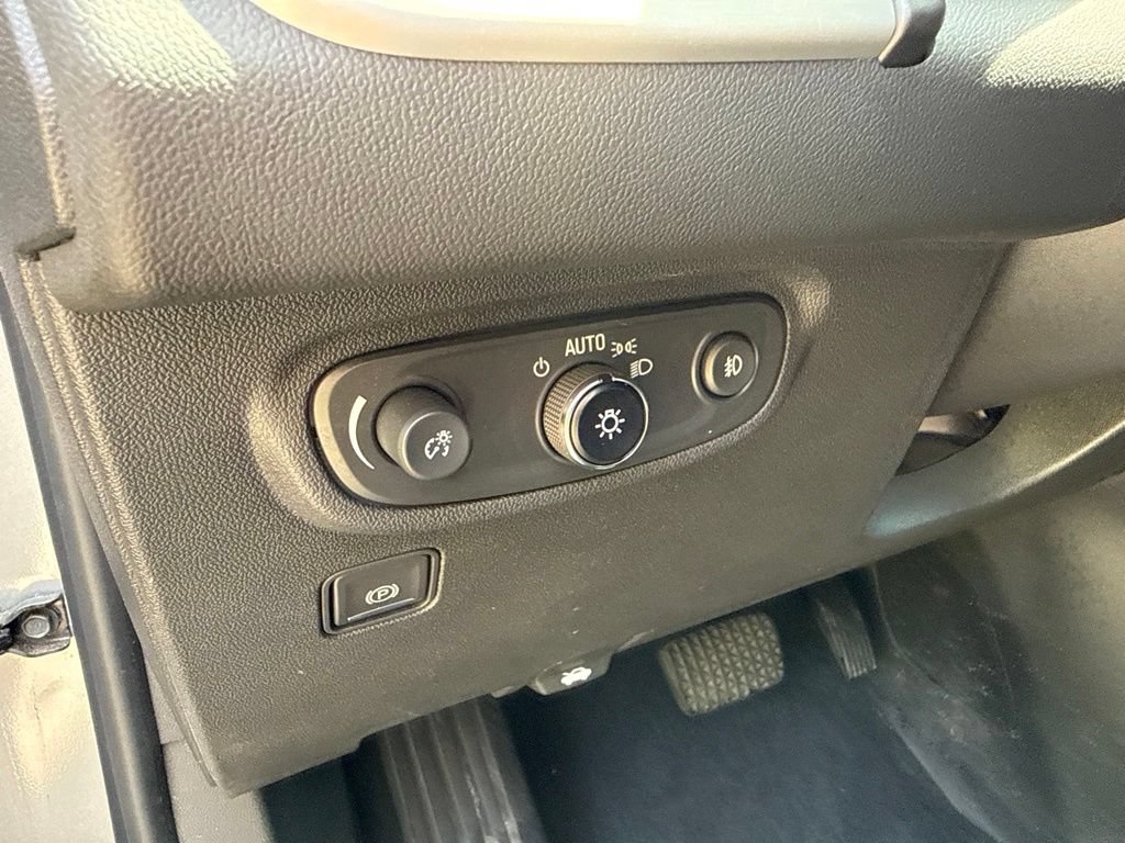 Used 2023 GMC Terrain SLT w/ LPO, Floor Liner Package AWD/4WD image 22