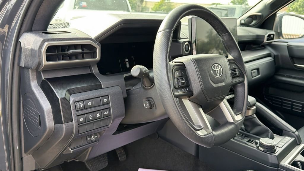 Used 2025 Toyota 4Runner Limited AWD/4WD image 13