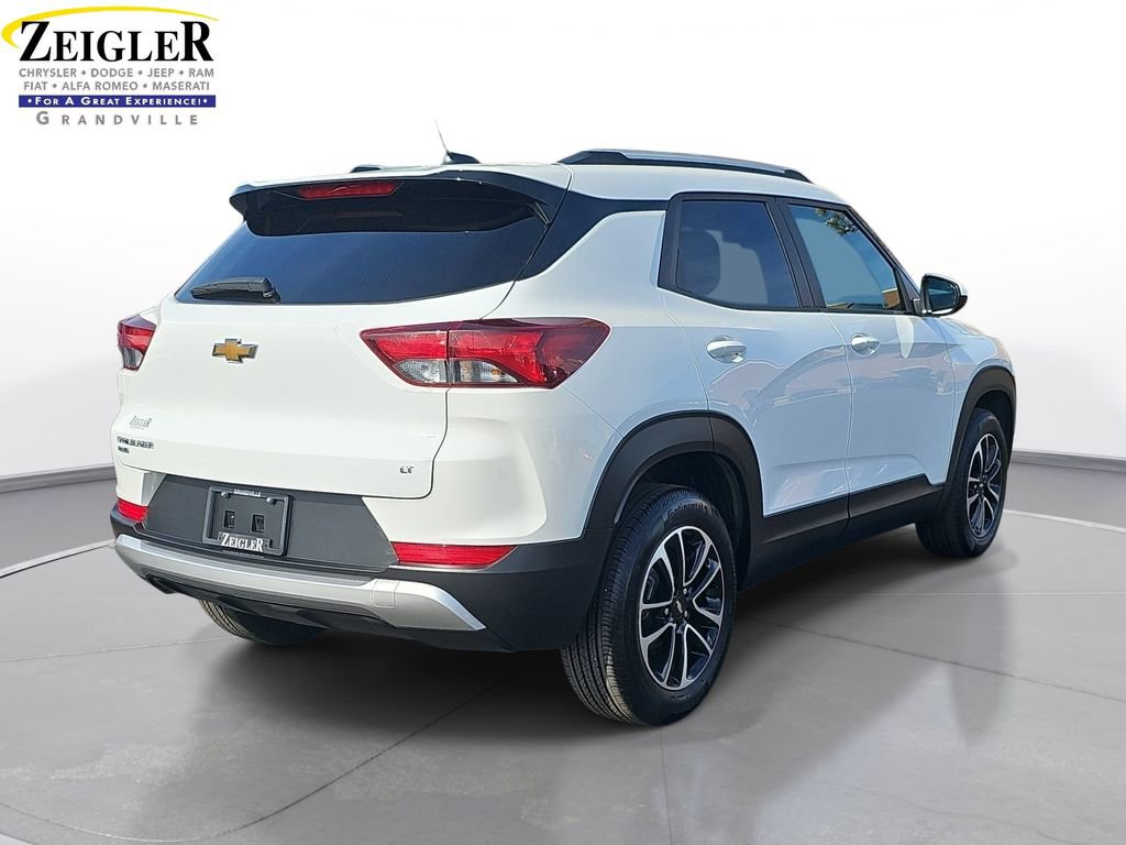 Used 2025 Chevrolet TrailBlazer LT AWD/4WD image 5