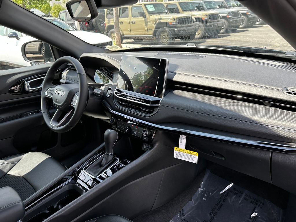 New 2026 Jeep Compass Latitude image 16