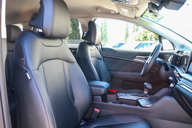 Certified 2026 Kia Sportage EX FWD image 17